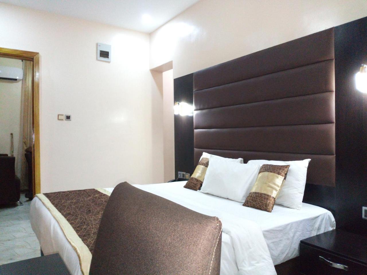 Bana Hotel & Suites Лаґос Екстер'єр фото