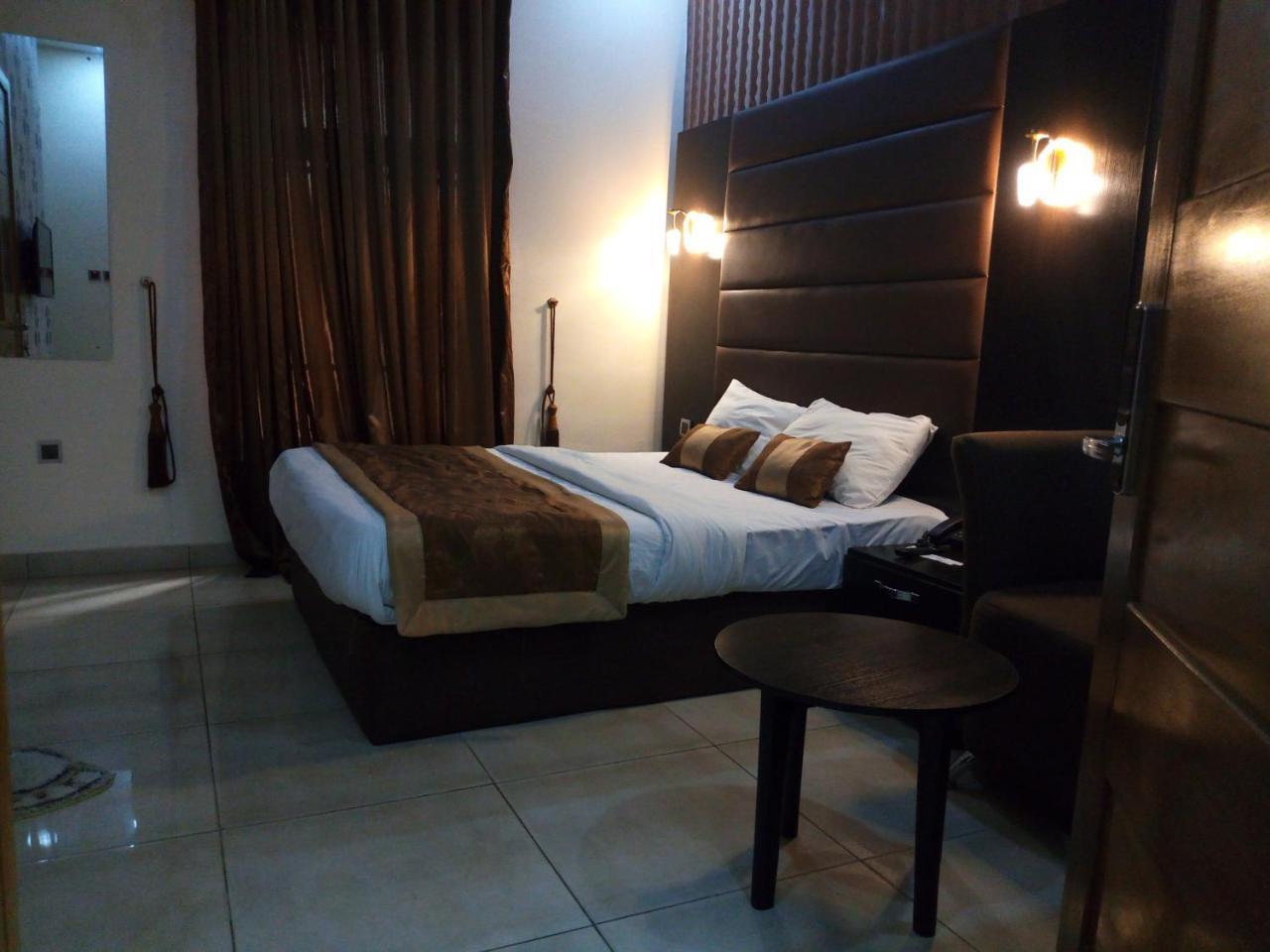 Bana Hotel & Suites Лаґос Екстер'єр фото