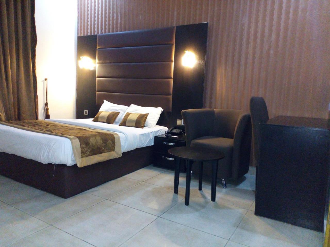 Bana Hotel & Suites Лаґос Екстер'єр фото