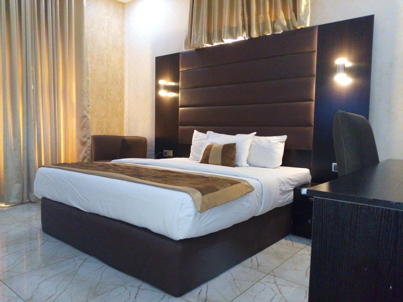 Bana Hotel & Suites Лаґос Екстер'єр фото