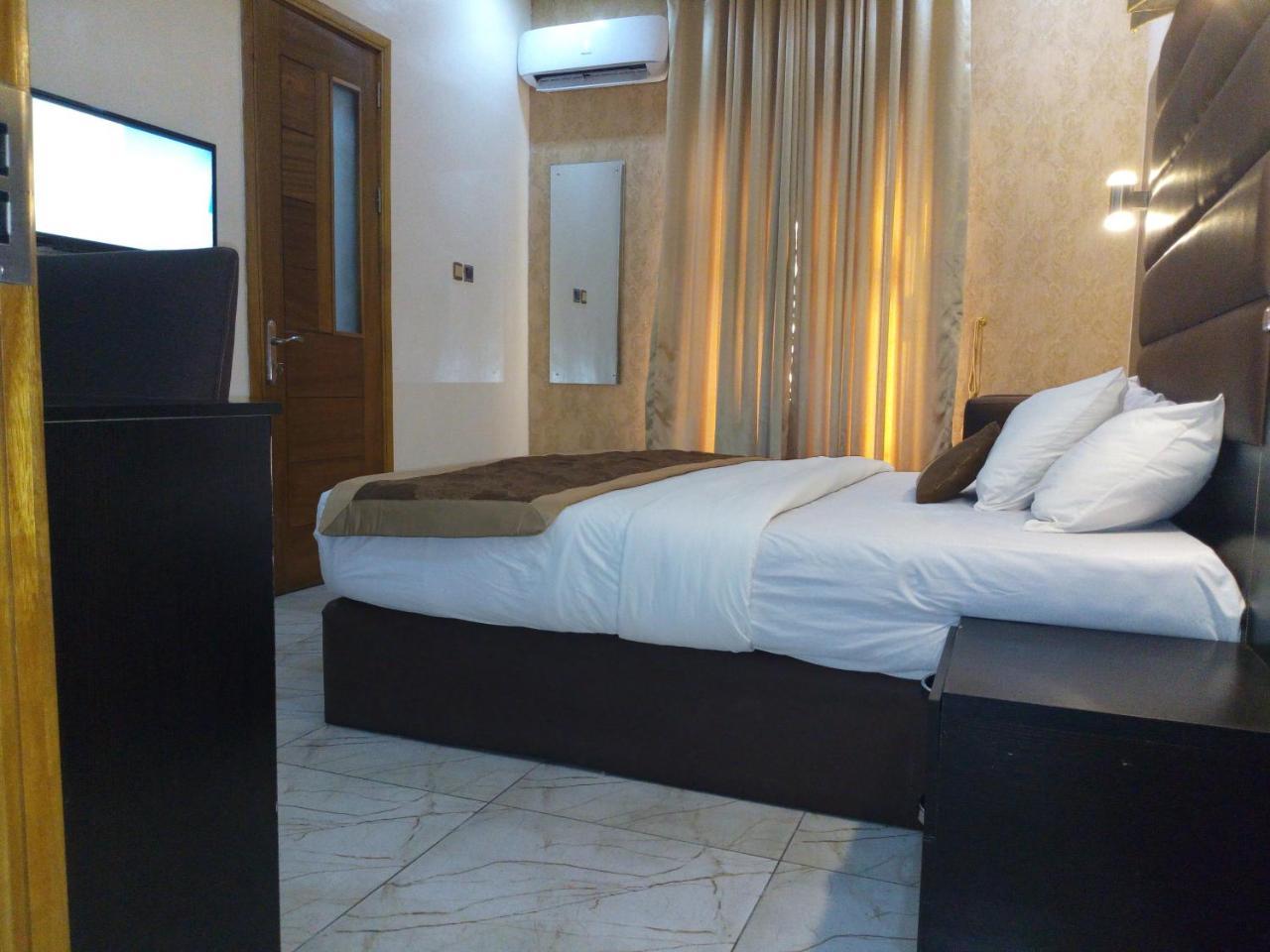 Bana Hotel & Suites Лаґос Екстер'єр фото