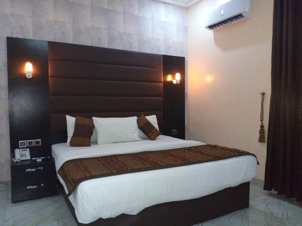 Bana Hotel & Suites Лаґос Екстер'єр фото