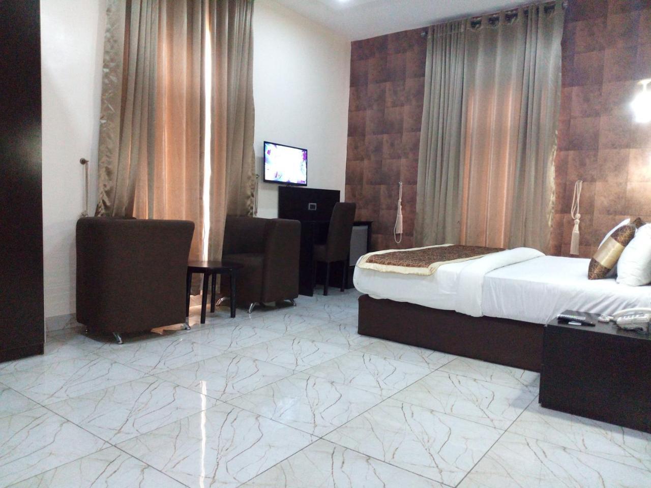 Bana Hotel & Suites Лаґос Екстер'єр фото