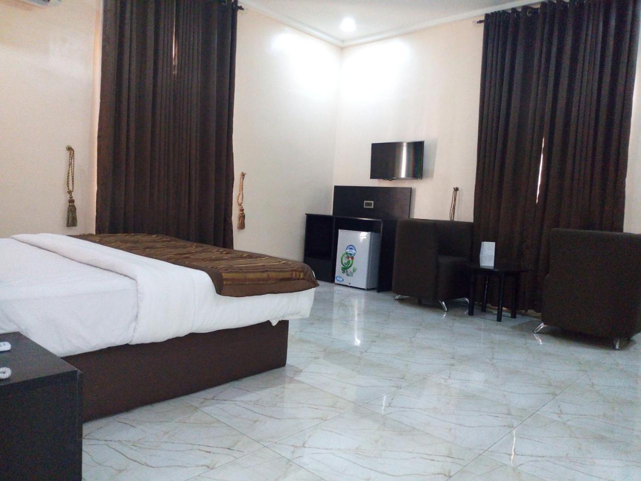 Bana Hotel & Suites Лаґос Екстер'єр фото