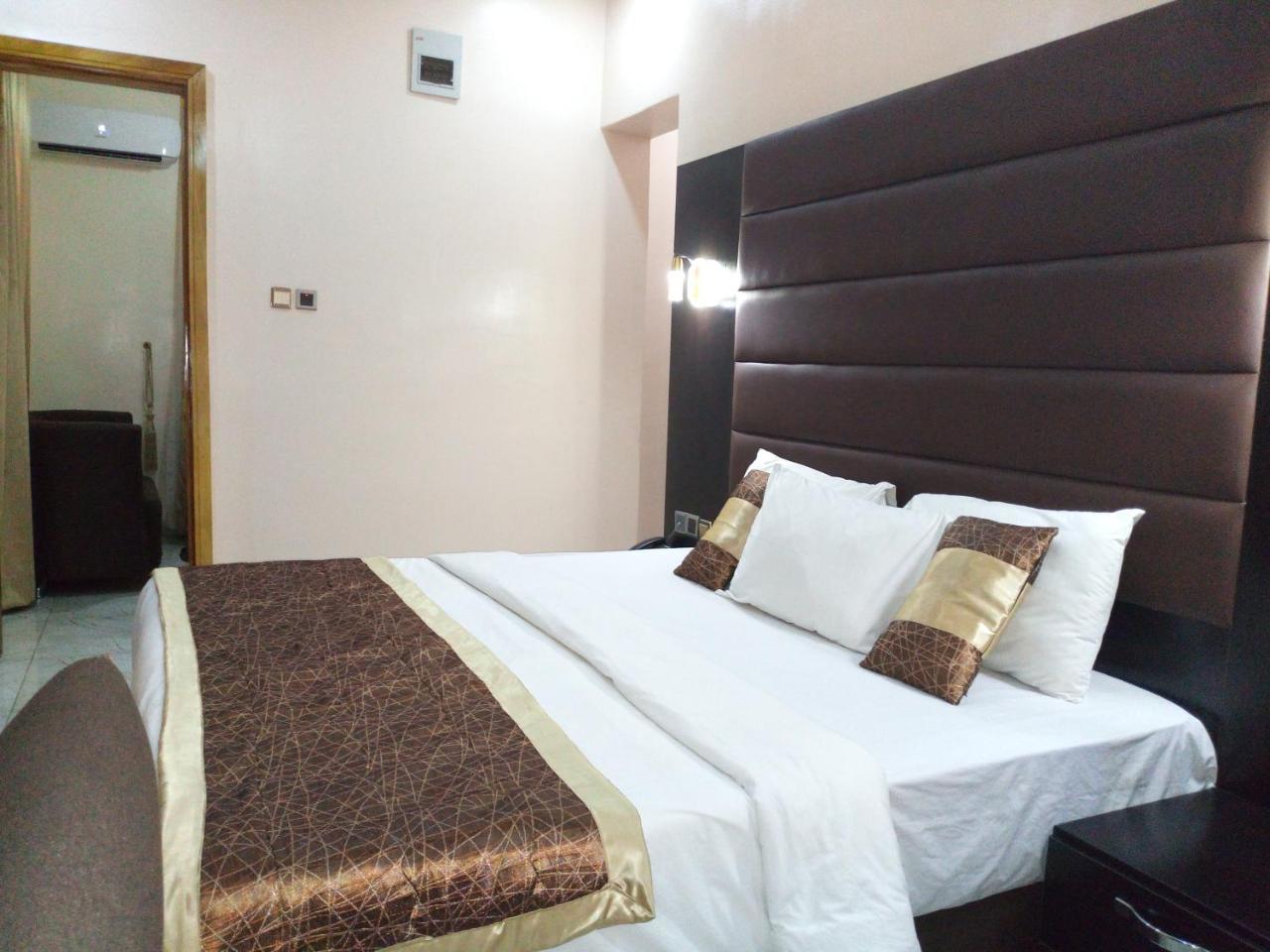 Bana Hotel & Suites Лаґос Екстер'єр фото