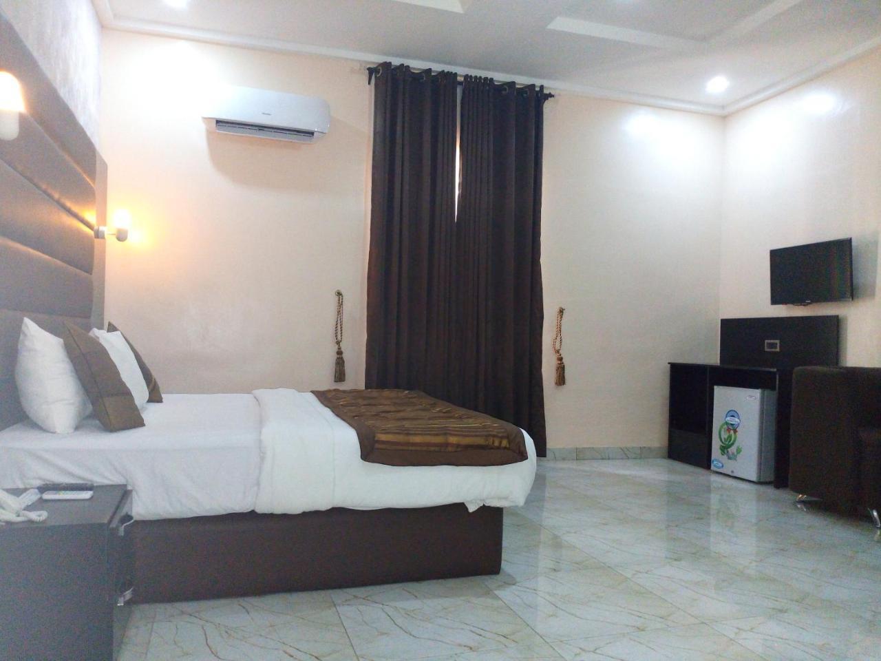 Bana Hotel & Suites Лаґос Екстер'єр фото