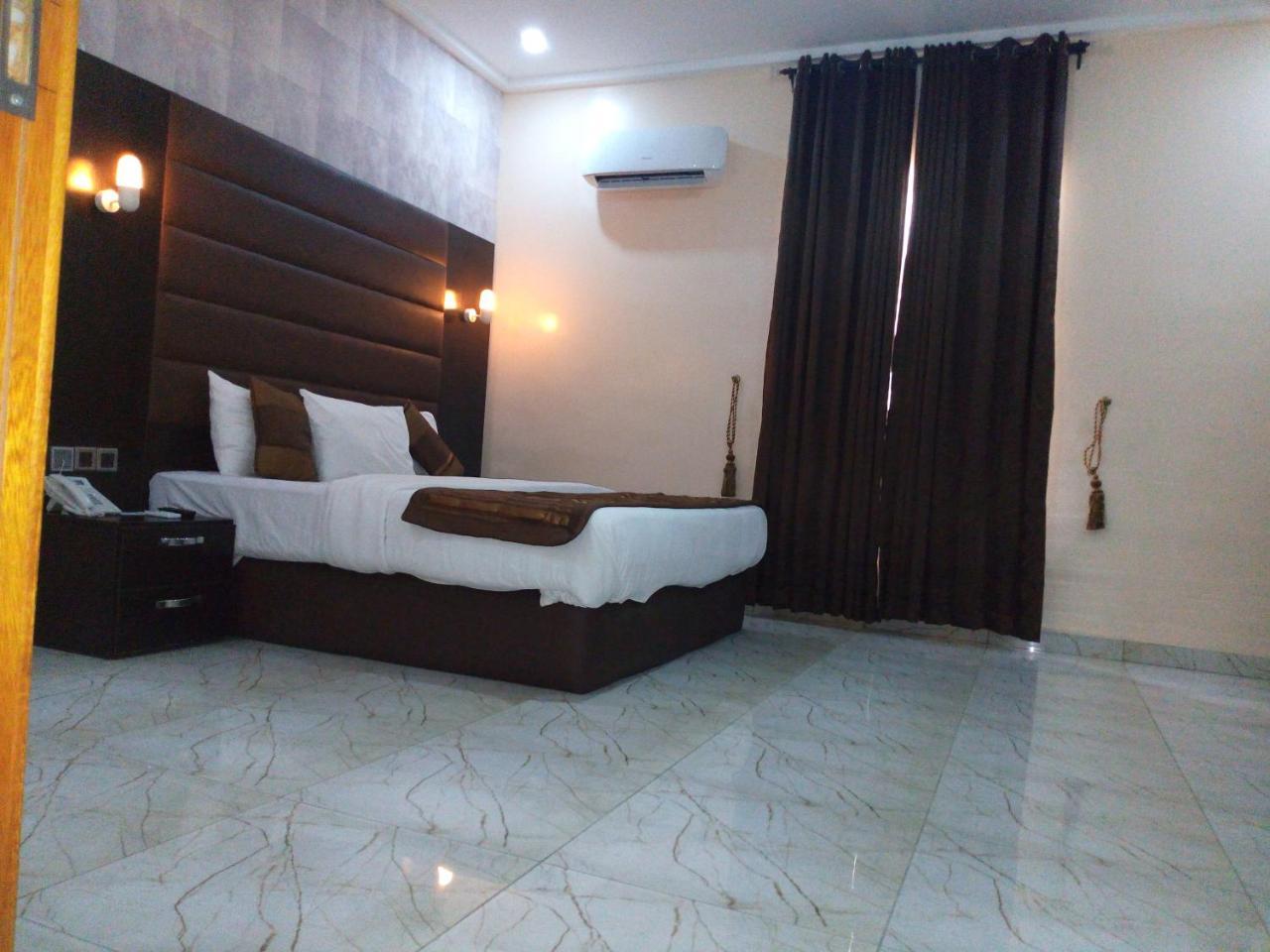 Bana Hotel & Suites Лаґос Екстер'єр фото